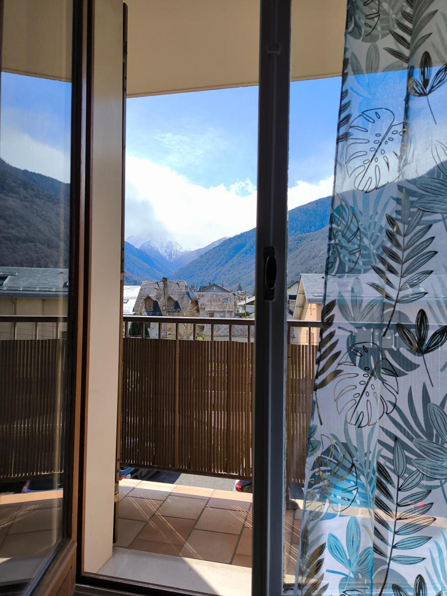 Appartement Vert Tendre Face A La Montagne Bagnères-de-Luchon Exterior foto